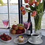 Apartman Arka 2 Na Wodzie W Mielnie 400 Metrow Do Morza, Rower Wodny, Wifi, Parking *