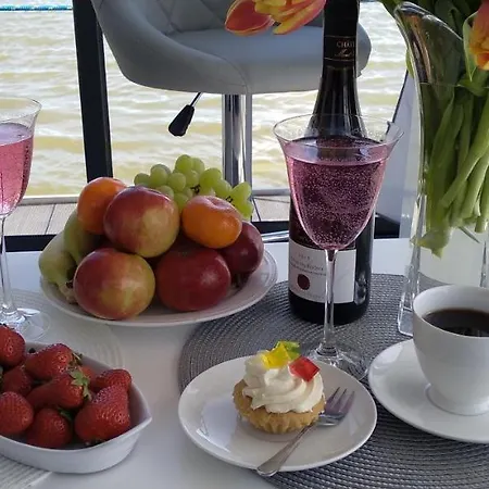 Arka 2 Na Wodzie W Mielnie 400 Metrów Do Morza, Rower Wodny, Wifi, Parking *